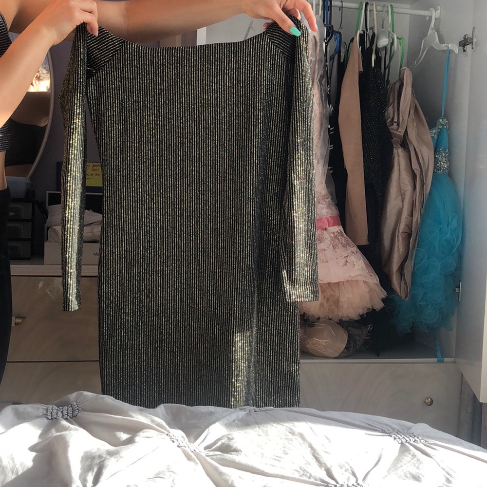 Dress - Picture 6 of 6